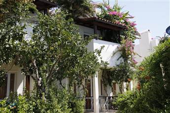 Summer Garden Suites & Beach Hotel 3*