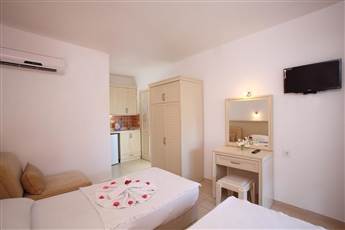 Summer Garden Suites & Beach Hotel 3*