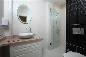 Summer Garden Suites & Beach Hotel 3*