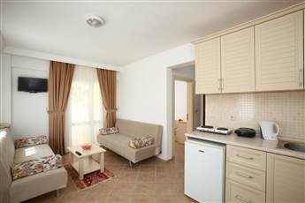 Summer Garden Suites & Beach Hotel 3*