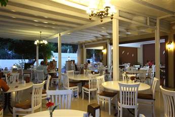 Summer Garden Suites & Beach Hotel 3*