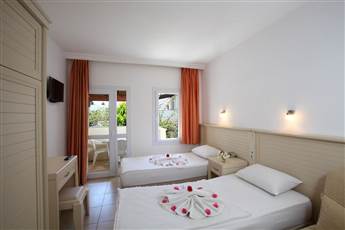 Summer Garden Suites & Beach Hotel 3*
