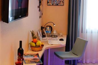 Tempo Hotel 4Levent 3*