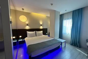 Tempo Hotel 4Levent 3*