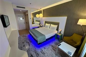 Tempo Hotel 4Levent 3*