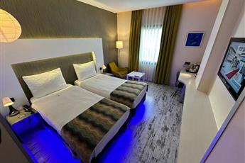 Tempo Hotel 4Levent 3*