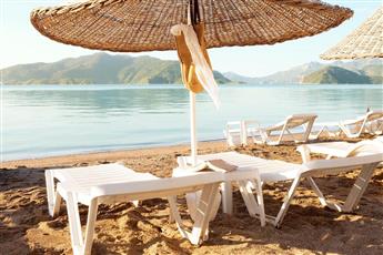 The Beachfront Hotel - Adults Only 16+