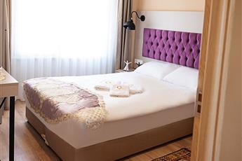 The Lola Hotel