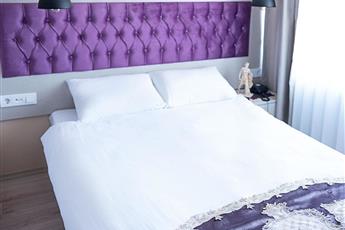 The Lola Hotel