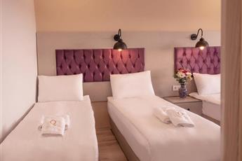 The Lola Hotel