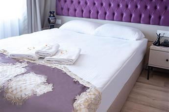 The Lola Hotel