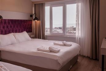 The Lola Hotel
