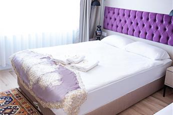 The Lola Hotel