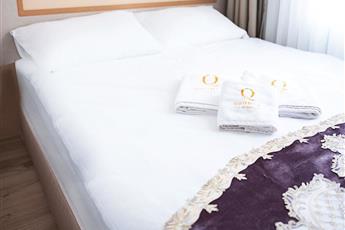 The Lola Hotel