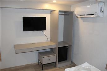 The Lola Hotel