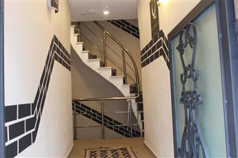 The Lola Hotel