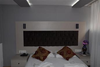 The Lola Hotel