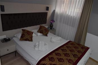 The Lola Hotel