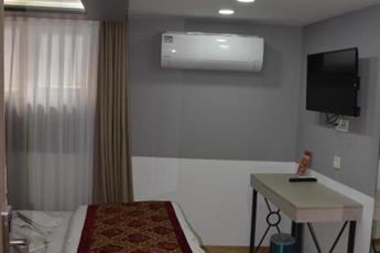The Lola Hotel