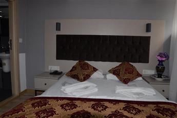 The Lola Hotel
