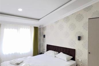 The Lola Hotel