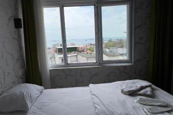 The Lola Hotel