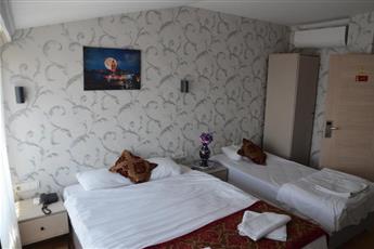 The Lola Hotel