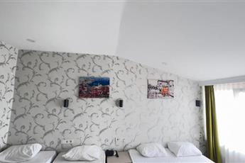 The Lola Hotel