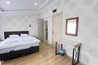 The Lola Hotel