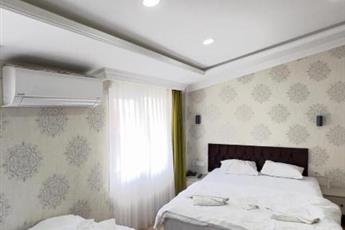 The Lola Hotel