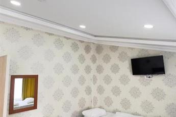 The Lola Hotel