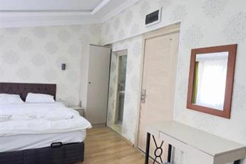 The Lola Hotel