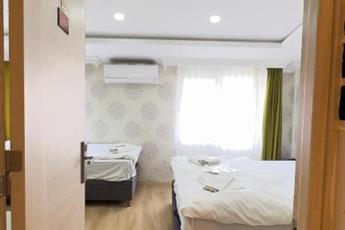 The Lola Hotel