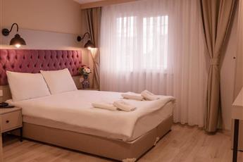 The Lola Hotel 4*