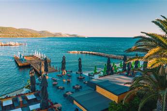 The Norm Collection Door'a 5*