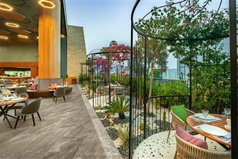 The Norm Collection Door'a 5*