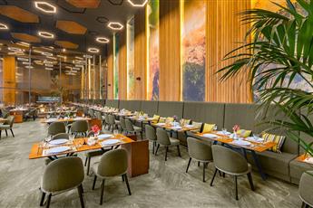 The Norm Collection Door'a 5*