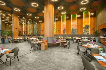 The Norm Collection Door'a 5*