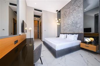 The Norm Collection Door'a 5*