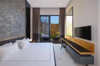 The Norm Collection Door'a 5*