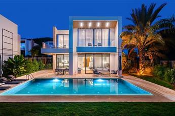 The Norm Collection Door'a 5*