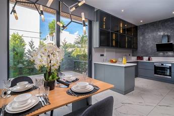 The Norm Collection Door'a 5*