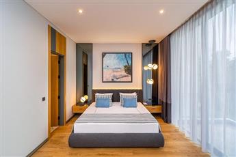 The Norm Collection Door'a 5*