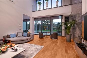 The Norm Collection Door'a 5*