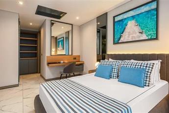 The Norm Collection Door'a 5*