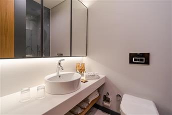 The Norm Collection Door'a 5*