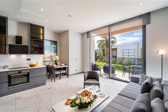 The Norm Collection Door'a 5*