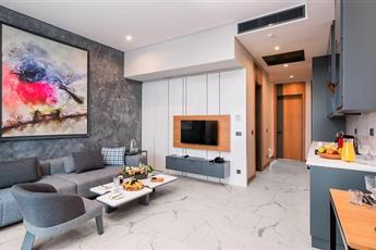 The Norm Collection Door'a 5*