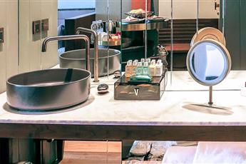 The Norm Collection Door'a 5*