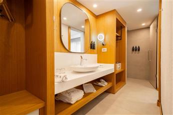 The Norm Collection Door'a